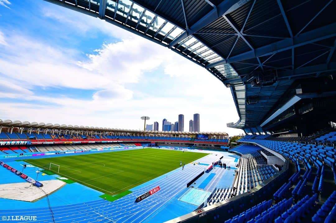 のインスタグラム：「.﻿ スタジアムクイズの時間です🏟😆﻿ ﻿ ﻿ これは、﻿ どこのスタジアムでしょうか🏟👀💡？﻿ ﻿ わかった方は、﻿ いいね👍を押してください😆✨﻿ ﻿ ﻿ #Ｊリーグ﻿ #jleague﻿ ﻿ #クイズ #くいず #quiz﻿ #クイズ大会﻿ #問題 #問題集﻿ #スタジアム #stadium ﻿ #おうちじかん #stayhome ﻿ #おうち #お家 #home﻿ #おうち遊び #お家時間 ﻿ #おうち時間を楽しむ﻿ #うちで過ごそう﻿ #家での過ごし方﻿ #お家で #ほーむ ﻿ ﻿ #ヒント #ヒントは #🐬﻿ ﻿ #わかったら #いいね #イイネ﻿ #doubletap」