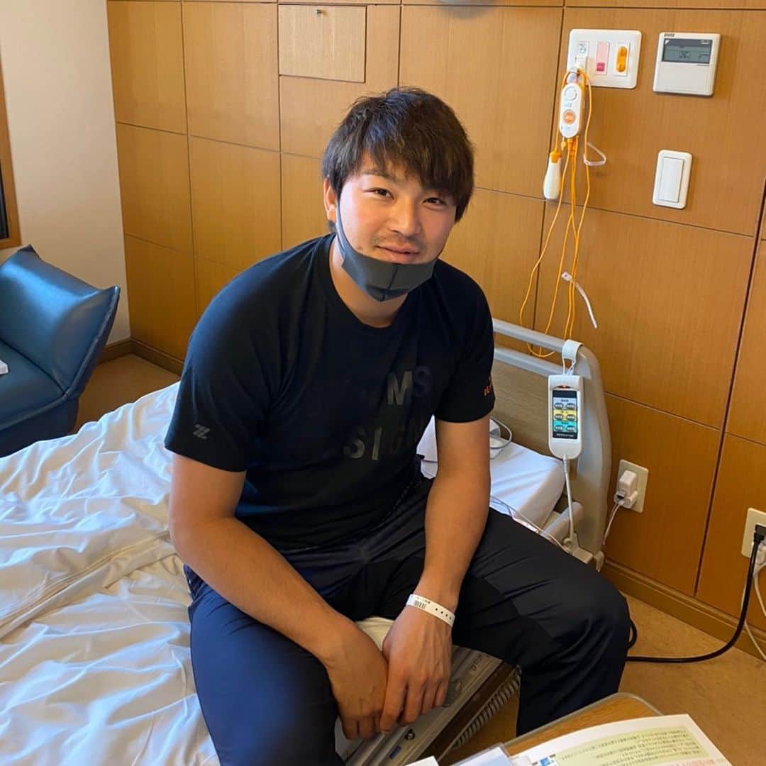 田島慎二のインスタグラム：「入院します！ 人生2度目かな？ ベットのサイズが‥‥ 寝返りしたら落ちそう」