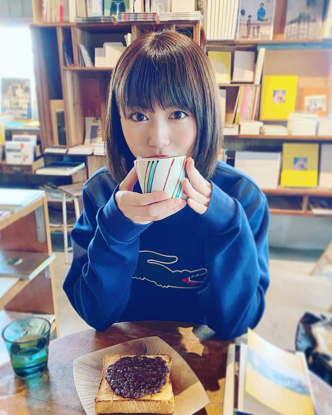 のインスタグラム：「先週、ひっそりとお誕生日を迎えました。 大変な状況の中、わざわざメッセージ下さった方々　本当にありがとうございます。 お誕生日らしい１日を過ごすことは諦めていたのでとても嬉しかったです☺️🍰 皆さん何して過ごしていらっしゃいますか？ こちらはお家でいかに充実した時間を過ごせるか模索中でございます🧐  #stayhome #おうち時間」