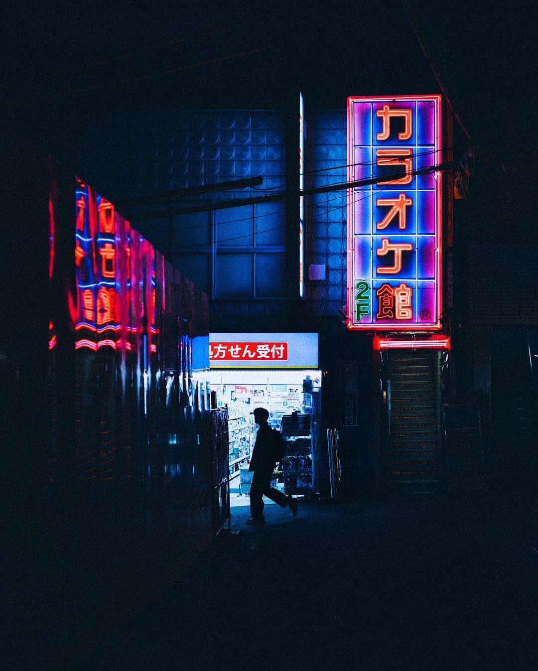 Kaiのインスタグラム：「lost at night」
