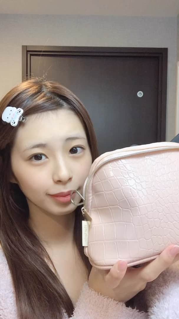 川崎ひかるのインスタグラム：「おうちにいるだけの時のスキンケアと簡単なメイクの動画を撮ってみました！💕はじめての動画編集🤣よかったら見てください💕」