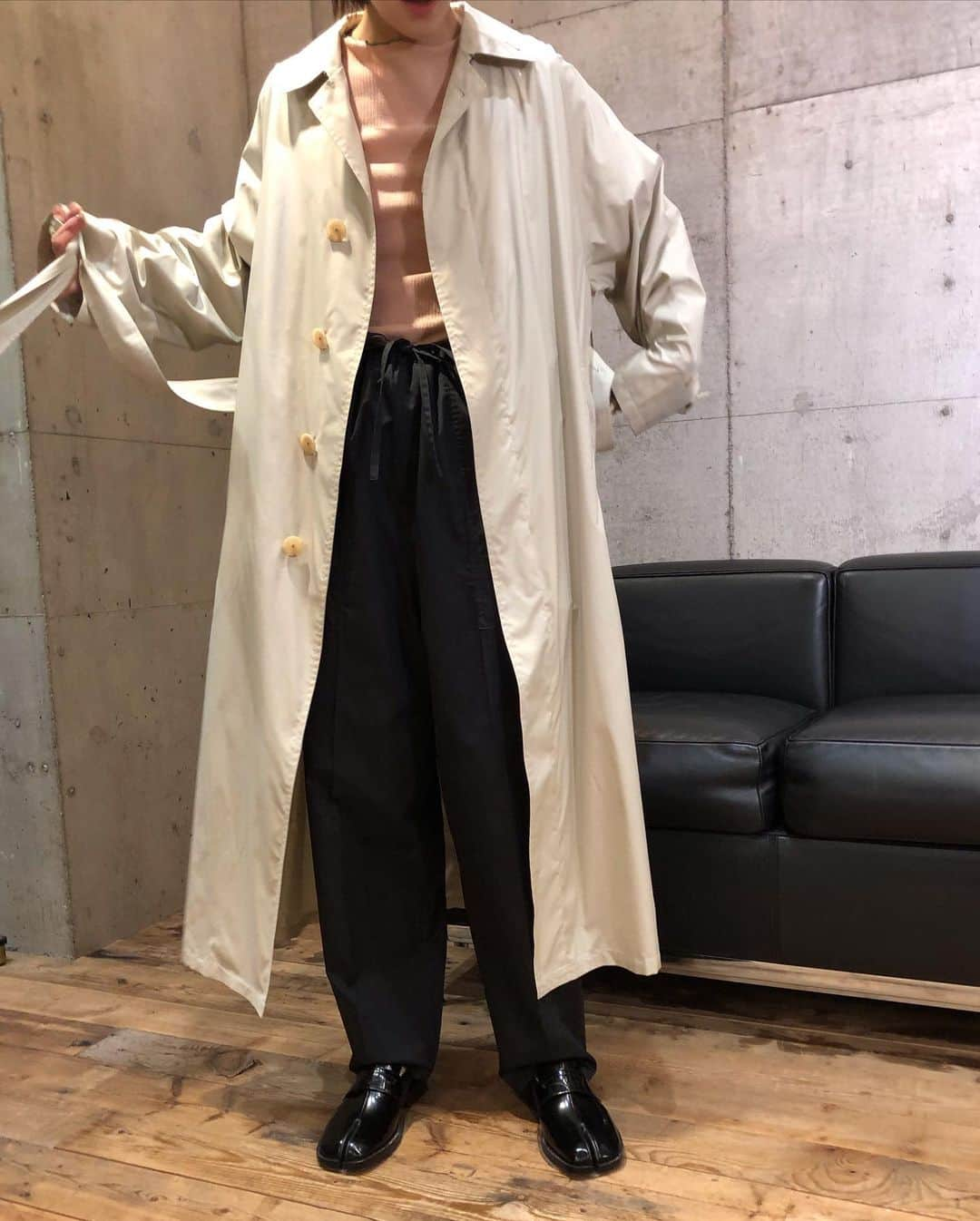 【ANN DE ARKさんのインスタグラム写真 - (【ANN DE ARKInstagram)「《 baserange 》 ﻿ VEIN LONG SLEEVE-COTTON RIB-SHELL- ￥14,850（税込）(着用サイズ M)﻿ ﻿ 《 INSCREA 》 ﻿ Typewriter Easy Pants ￥42,900（税込）(着用サイズ  34） ﻿ 《 AURALEE 》  SUPER LIGHT POLYESTER SOUTIEN COLLAR COAT ￥77,000（税込) (着用サイズ　1)  モデル身長：158cm﻿ ﻿ ﻿ 商品に関しましては、お気軽にコメントや店舗までお問い合わせください。﻿ ⬇︎⬇︎⬇︎﻿ @ann_de_ark ﻿ #fashion #栃木 #宇都宮 #ショップ  #arknets #anndeark #baserange #auralee #inscrire #ベースレンジ #アンスクリア #オーラリー #maisonmargiela」4月13日 16時55分 - ann_de_ark