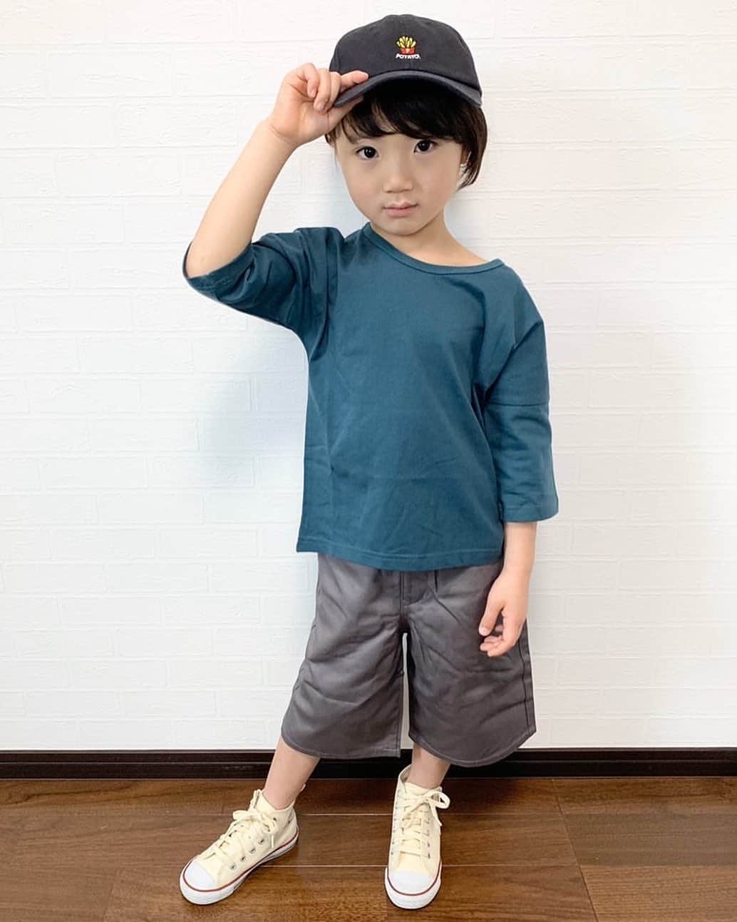 通販のニッセンキッズさんのインスタグラム写真 - (通販のニッセンキッズInstagram)「. ＼春＆初夏シンプル✨コーデ／ . . . ビッグシルエットが今どき😆 長袖と半袖の間の５分袖なので、春にも夏にも◎です。 シンプルで使いまわせるワークパンツと合わせました🍀 . . ▼綿100%ビッグシルエット５分袖Ｔシャツ 100～170size SALE￥910～ 検索NO VTU0120A0007 . ▼ツイルワークパンツ 100～170size SALE￥910 検索NO VTU0120A0006 . . . .pic (ニッセンキッズ公式アンバサダー) ▶︎ @hixrixmam . . #ニッセンキッズ #ニッセン#nissen#nissenkids#kidsfashion#子供服 #キッズファッション#キッズ服#おしゃれキッズ#コドモダカラ#インスタキッズ#可愛い子供服#今日のコーデ#プチプラ部 #プチプラ子供服#プチプラ#子供服通販#子供服コーデ#子供服セール#子供服nissen#子供服のお店#子供服プチプラ#子供服ファッション #キッズファッション男の子#男の子ファッション#男の子Tシャツ#Tシャツコレクション #おしゃれキッズ#お洒落キッズ#お洒落キッズと繋がりたい」4月13日 17時29分 - nissen_kids_official