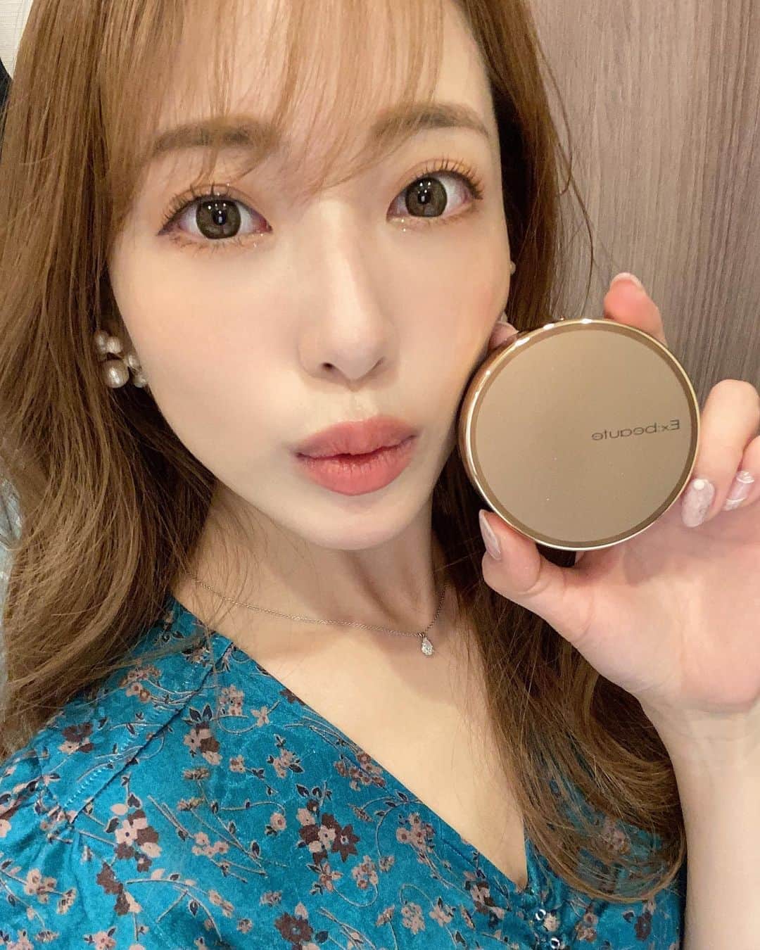 舟山久美子 くみっきー さんのインスタグラム写真 舟山久美子 くみっきー Instagram エクスボーテのクッションファンデを使ってみました オールインワンタイプの透明美白クッションファンデなので楽ちんで綺麗な仕上がりでした カバーがしっかり