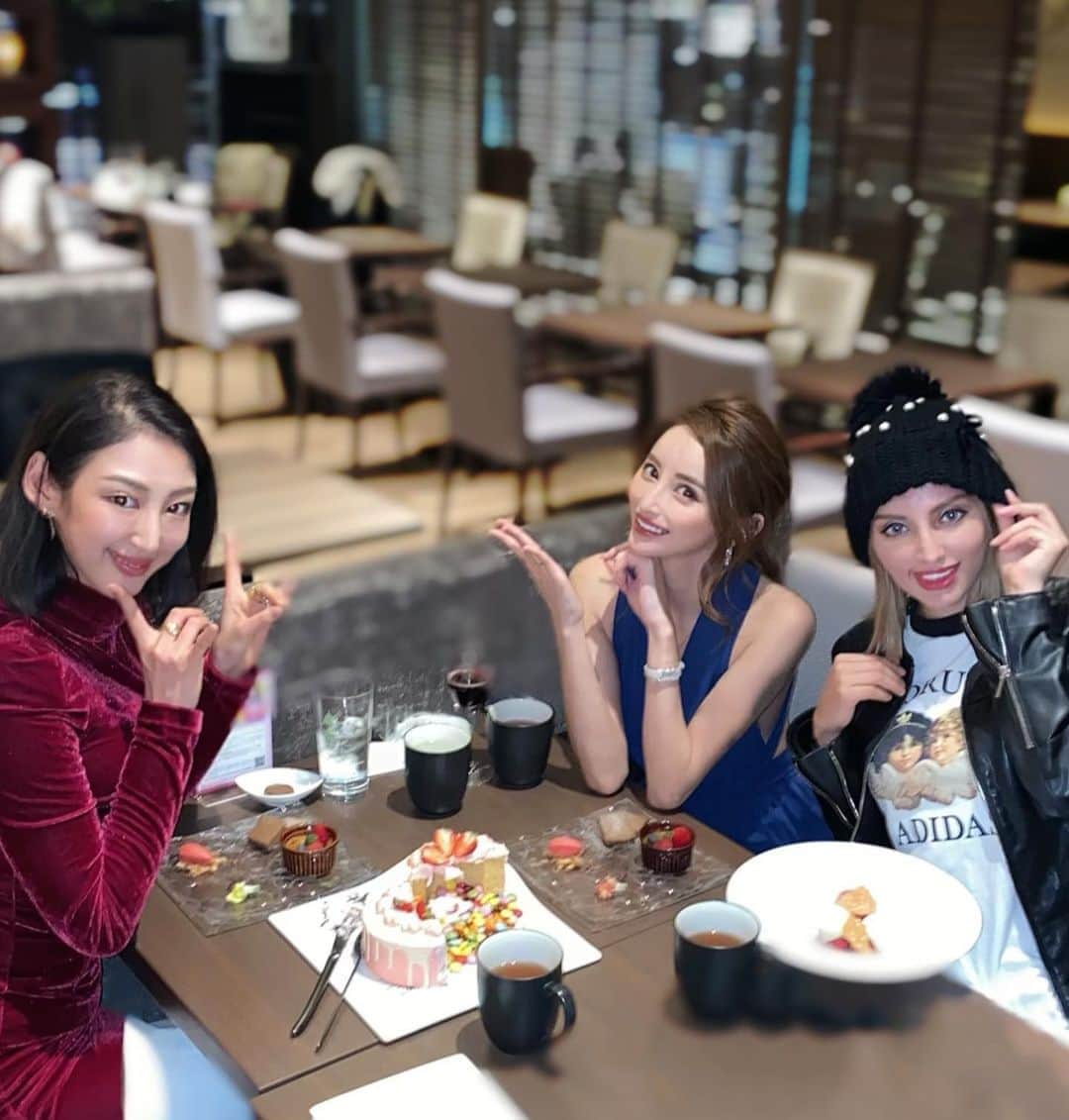 のインスタグラム：「この前の誕生日会💕🎂🎉 普段の生活が恋しい👼🏻 . #誕生日会」