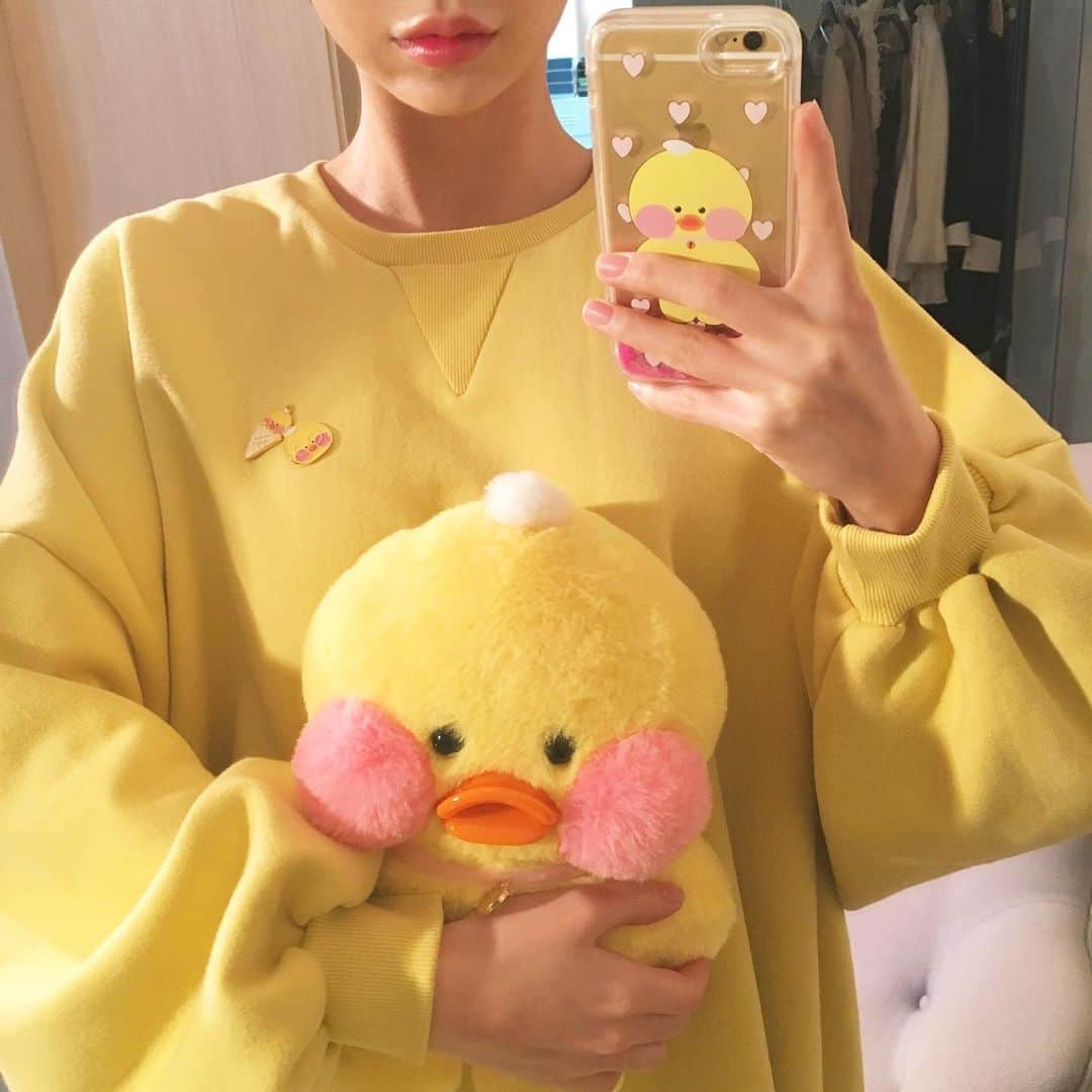 Chuuさんのインスタグラム写真 - (ChuuInstagram)「빵빵츄 23차 분양중입니당❤️🐥」4月13日 17時44分 - chuu_official