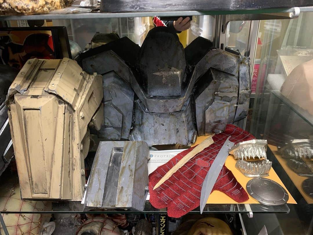 なべやかんさんのインスタグラム写真 - (なべやかんInstagram)「マーベルコレクション 少しずつ増やしている。  #マーベル #マーベルグッズ #marvel #movieprop #moviepropscollector #movieprops #screenused #originalmovieprops #映画小道具 #アイアンマン #アイアンマン2 #ウルヴァリン #マイティーソー #スパイダーマン #ヴェノム #なべやかん #なべやかんコレクション」4月13日 17時50分 - yakan_nabe
