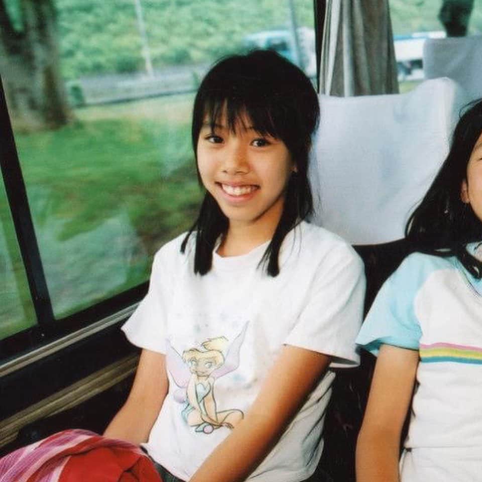 草野絵美のインスタグラム：「#UntilTomorrow 🏠 昔の自分。気持ちはずっと13歳のまま🥺　#今年30歳 😂 1: 7th grade 2: 5th grade 3-4: junior year in high 5: freshman in uni 6: my headshot  for school play (jr yr in high) 😂😂😂」