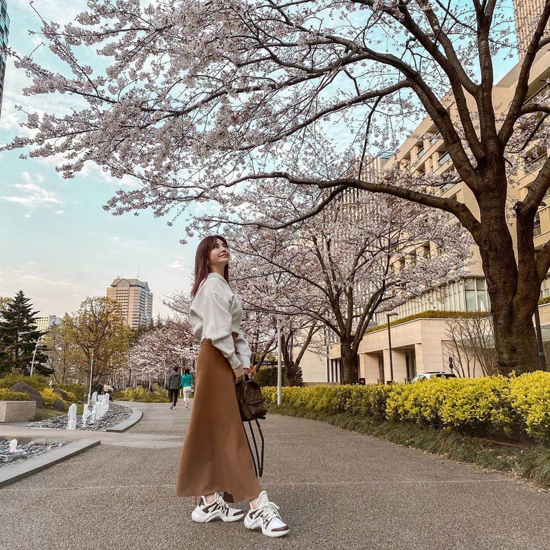 スミス楓のインスタグラム：「写真は先月中旬。来年はゆっくり桜が見れますように🤍」