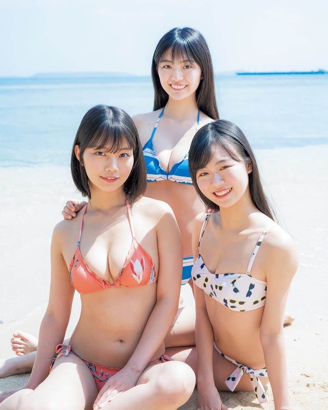 週刊少年マガジンのインスタグラム：「週刊少年マガジン19号の表紙・巻頭グラビアは #ミスマガ2019 から #夏目綾 さん、 #豊田ルナ さん、 #ぴーぴる さん。  撮影 / カノウリョウマ スタイリング / melon 葉月 ヘアメイク / 升田みづき ムロゾノケイト 佐藤ありさ デザイン / 坂上和也（ banjo ） 撮影協力 / デポアイランド」