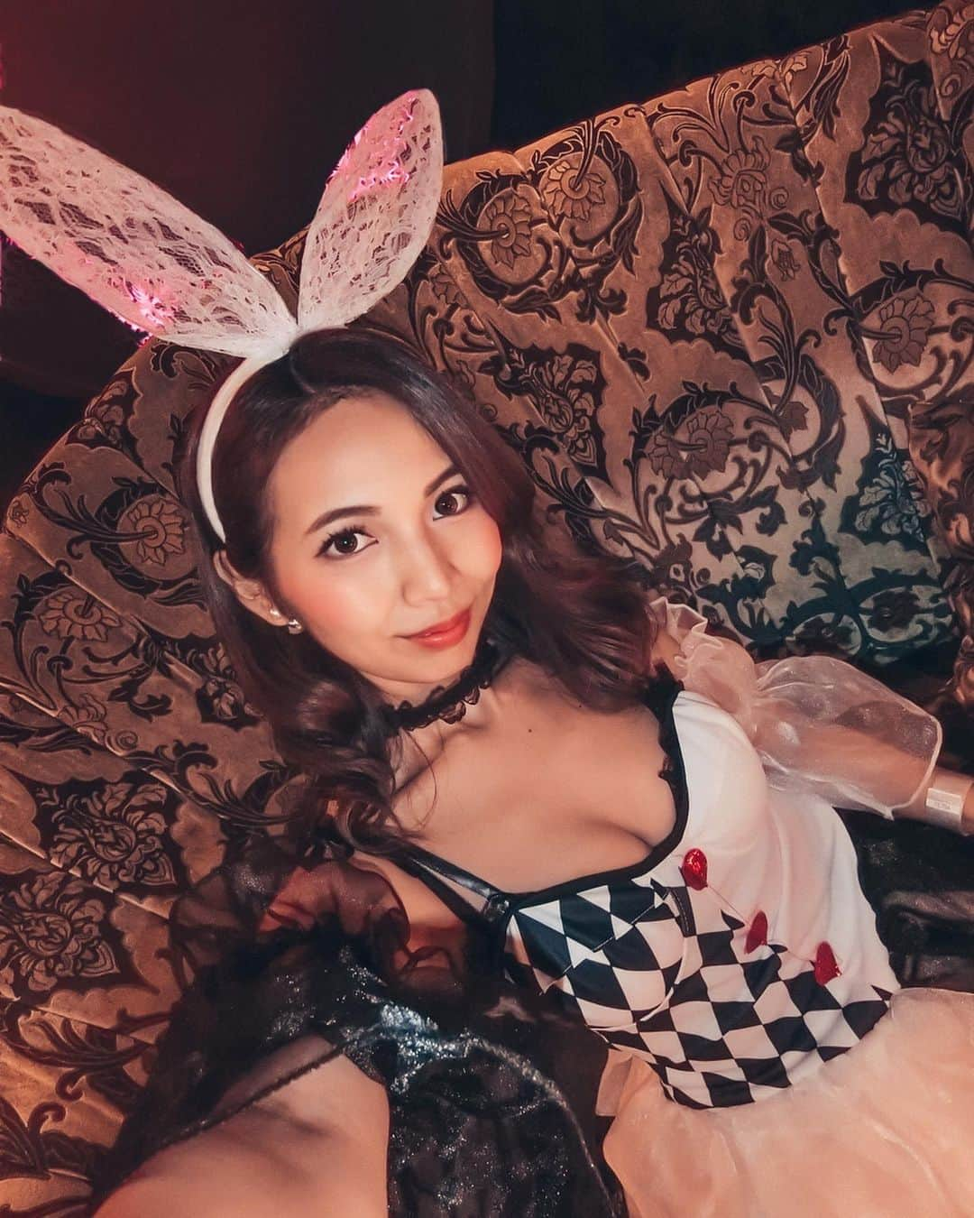 DJ Cellyさんのインスタグラム写真 - (DJ CellyInstagram)「🐇🥚. . イースターだったから、卵にペイントするか悩んだけど、 アイシングクッキーを作りました🍪. ウサギの型も、卵もなかったけど…🥺！ 何となく恐竜作ったら不細工で気に入った🥺. . . 写真はいつかのハロウィンの時の📸. #happyeaster #easter #easterbunny #eastercookies  #tokyo #djlife #music #dj #djing #djbooth #djstyle #djingismylife #djinglife #happy #love #girl  #イースター #イースターバニー #うさぎ #うさみみ #アイシングクッキー #おうち時間」4月13日 19時12分 - celly_cecilia