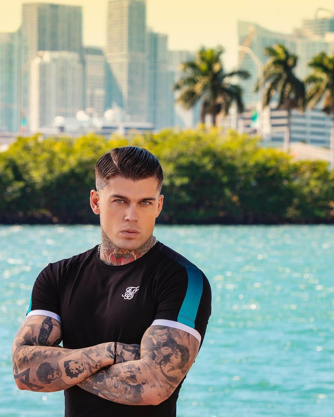 ステファン・ジェームスさんのインスタグラム写真 - (ステファン・ジェームスInstagram)「@siksilk miami campaign」4月13日 19時28分 - whoiselijah