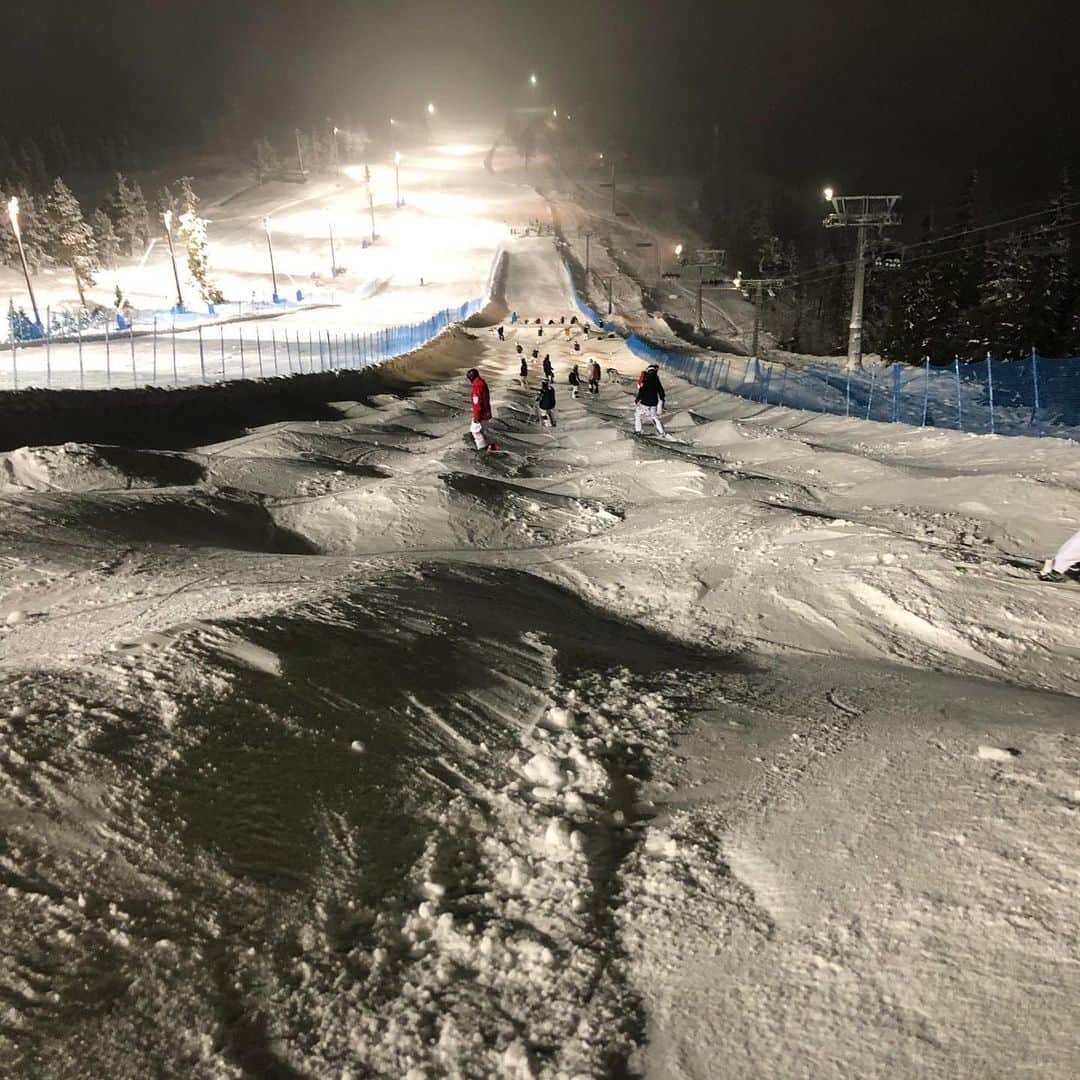 伊藤さつきのインスタグラム：「I miss bumps. 🐫🐪🐫 #nofilter #ski」