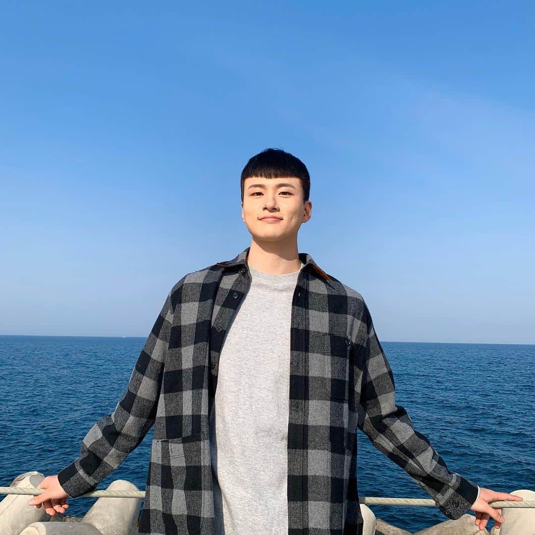 シン・スンホのインスタグラム：「오늘 #계약우정 진짜 재밌다던데 꼭봐야지. 잠시후 '밤10시 KBS 2TV' 본방사수👌」