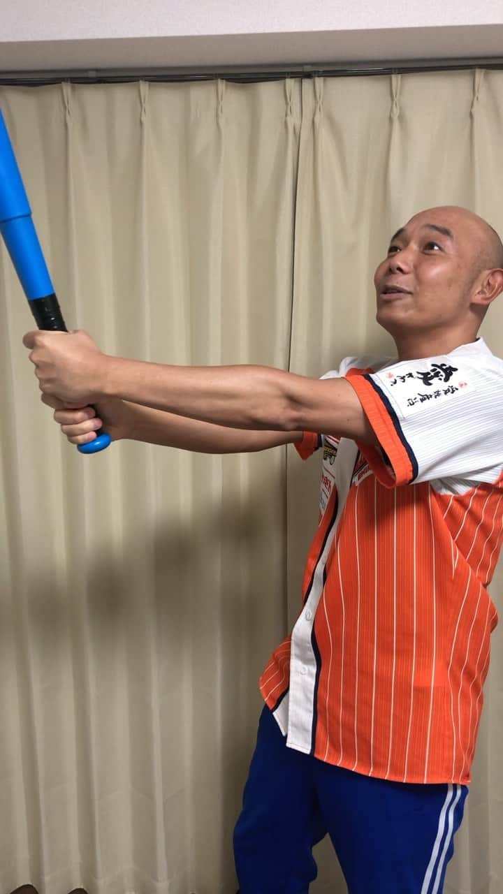 そうすけのインスタグラム：「野球を含め、色んなスポーツの開幕・再開が早くなる事を願って！  #プロ野球 #独立リーグ #四国アイランドリーグ #愛媛マンダリンパイレーツ #新型コロナに負けるな #おうちで出来る事 #スポーツの力 #伊代魂 #助っ人外国人 #正田樹 #元日ハム #桐生第一高校で全国制覇 #うさぎのペット #サブロクそうすけ」