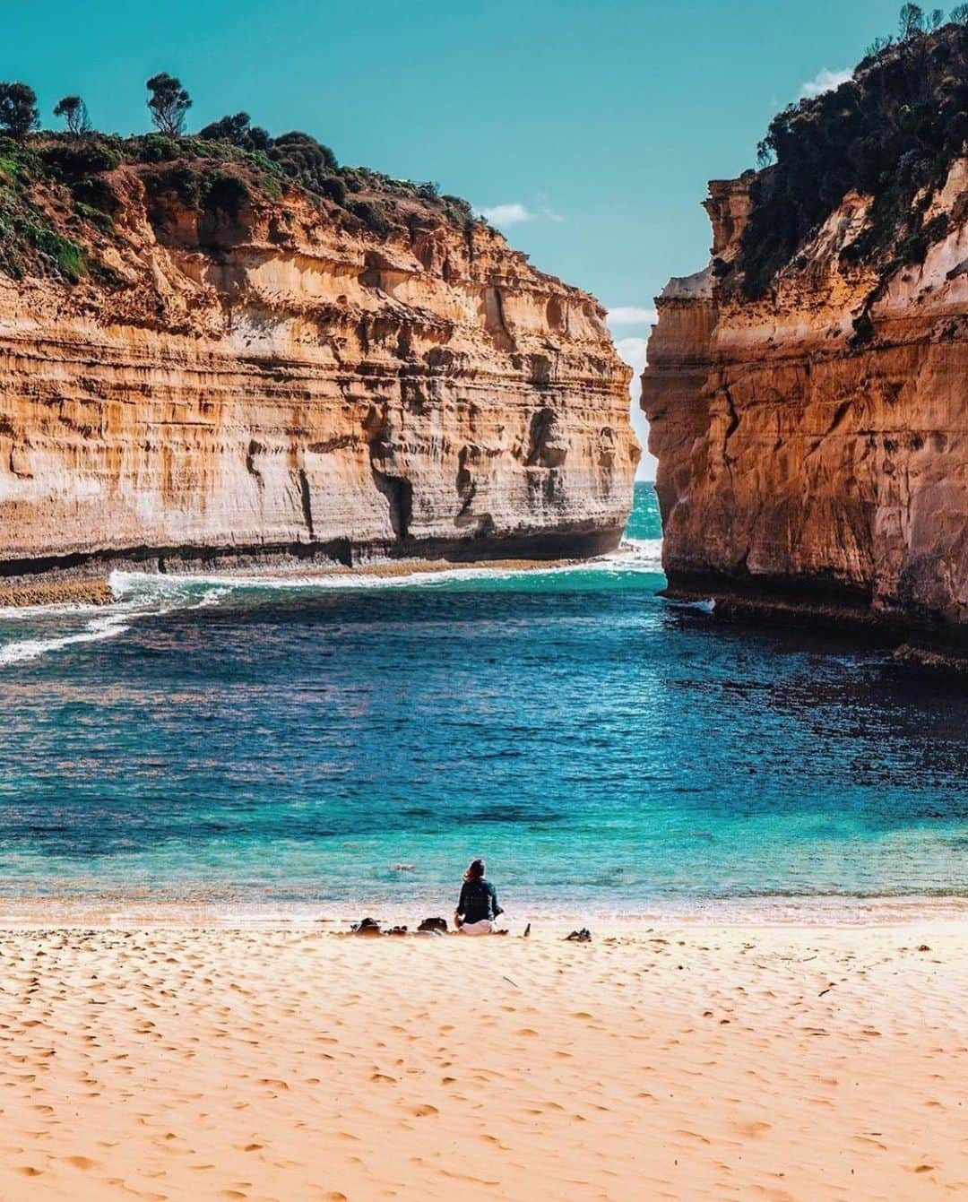 ELLE DECORさんのインスタグラム写真 - (ELLE DECORInstagram)「Coastal therapy. 🌊#regram 📸: @ahmet.erdem」4月14日 7時01分 - elledecor