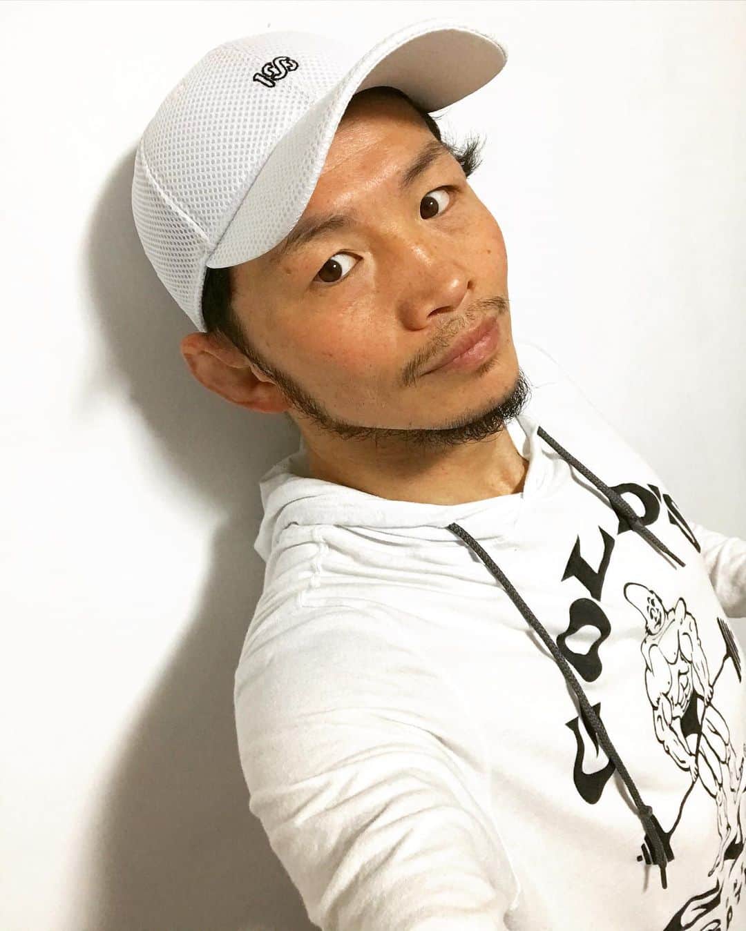 宇野薫のインスタグラム：「夜の　#unotraining #イエトレ　終了！  ニンニク🧄の入ったラ王を食べたから 元気なのかw  #stayhome #onehundredathletic  #100athletic #100A #unodojo #caoluno #unocaolshowten #宇野薫 #ゴールドジム」