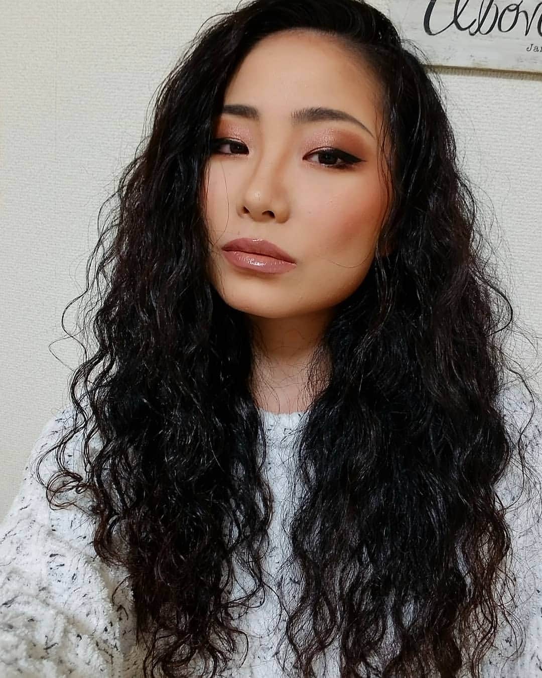 永吉令奈のインスタグラム：「STAY HOME🏠🎉 今こそメイクの練習😊💡 完成形までの長き道のりはハイライトに残しましたw」
