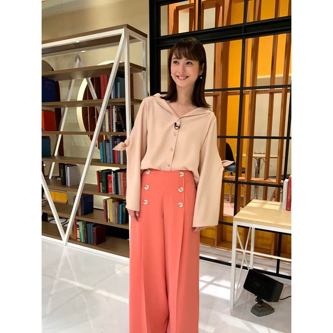 佐々木希さんのインスタグラム写真 - (佐々木希Instagram)「#所JAPAN outfit tops.pants #ADEAM shoes #sergiorossi  styling #天津亜紀 さん hair&makeup #犬木愛 さん  所JAPAN見てくださり ありがとうございました！ 久々のレギュラーで最初凄く緊張したなぁ。 でもどんどん緊張してる事も忘れて 話に引き込まれていき面白かったです🥺 こんな感じで毎週楽しみながら勉強していきます！ また来週も是非♡」4月13日 23時23分 - nozomisasaki_official