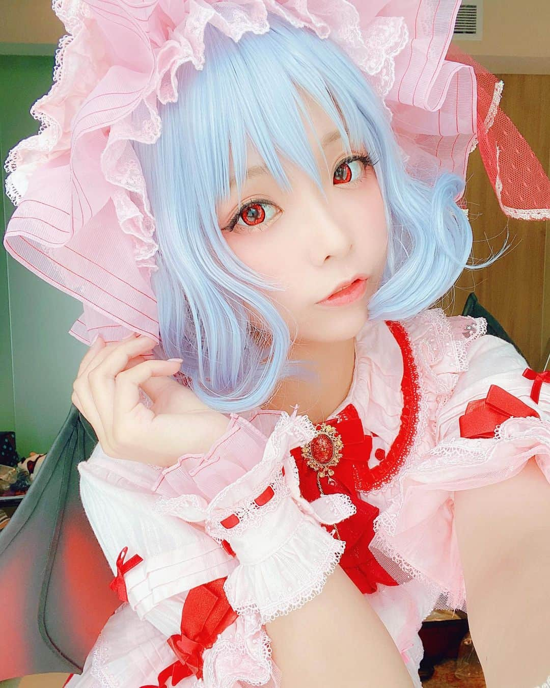 小桃さんのインスタグラム写真 - (小桃Instagram)「我好想念很多東西啊😔💦 #cosplay #touhouproject #東方project #コスプレ #レミリア #remilia #touhoucosplay」4月13日 23時29分 - siutao1126