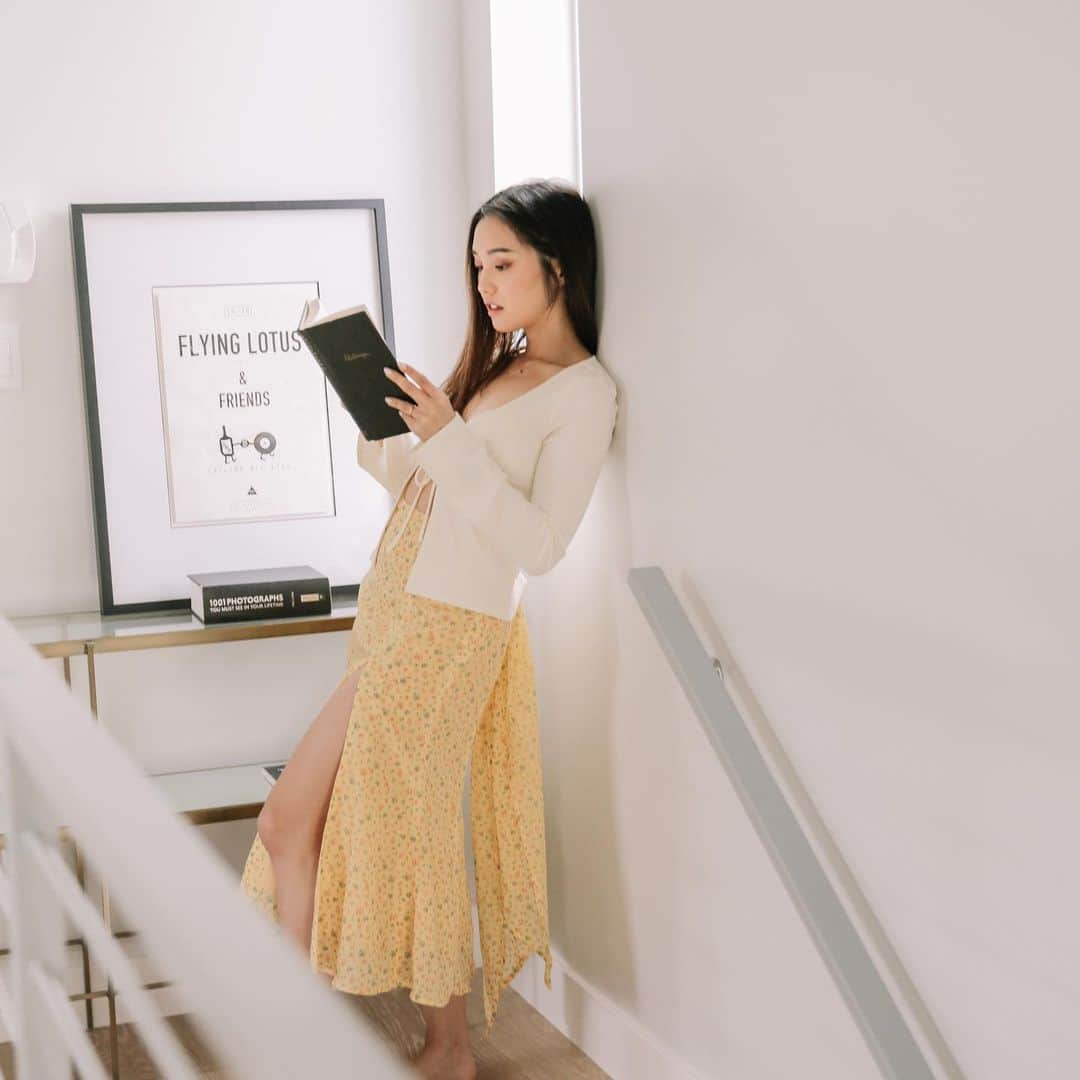 Jenn Imさんのインスタグラム写真 - (Jenn ImInstagram)「There's a new bookworm in town 🐛 The @curlupclub is finally here! It's always been a dream of mine to start a book club and create a little haven where book lovers everywhere could feel at home and just read. Check it out and let me know what you’d like to see on it! #curlupclub」4月14日 0時17分 - imjennim