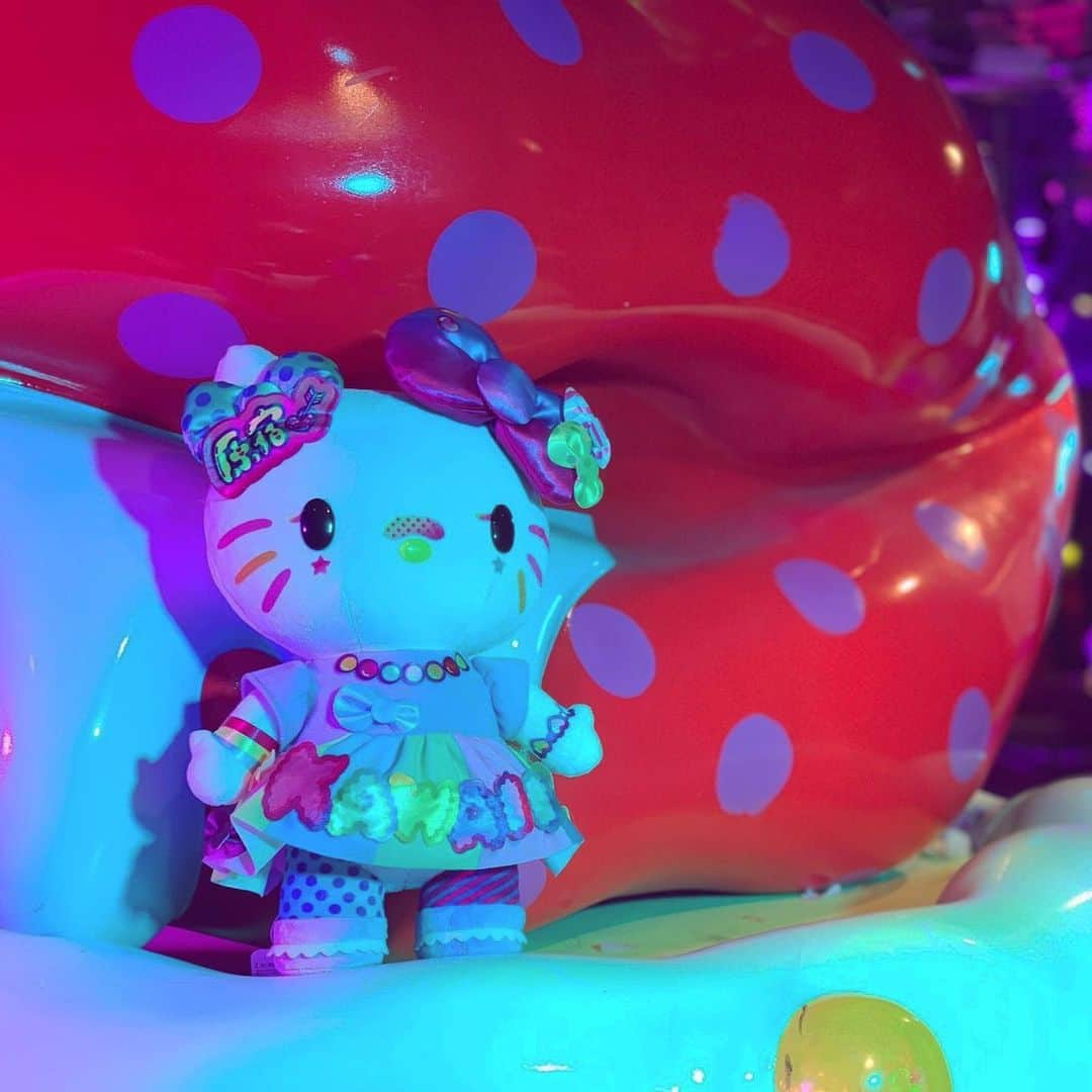 KAWAII MONSTER CAFEさんのインスタグラム写真 - (KAWAII MONSTER CAFEInstagram)「🌈New Information🌈﻿ ﻿ “KAWAII MONSTER CAFE x @hellokitty ” Collaboration goods are now available from the URL below😍😍😍﻿ ﻿ They used to be available on @kawaiimonstercafe  stores only before, but from now on they are available on @6doki_official website🖥❤️🧡💛💚💙💜﻿ ﻿ Please go check it out✔︎💮﻿ ﻿ ﻿ ﻿ https://6dokidoki.shop-pro.jp」4月14日 0時20分 - kawaiimonstercafe