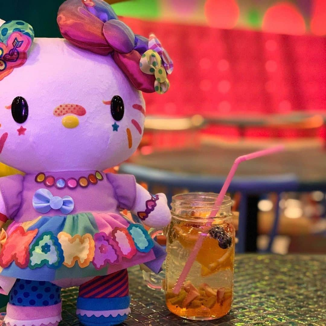 KAWAII MONSTER CAFEさんのインスタグラム写真 - (KAWAII MONSTER CAFEInstagram)「🌈New Information🌈﻿ ﻿ “KAWAII MONSTER CAFE x @hellokitty ” Collaboration goods are now available from the URL below😍😍😍﻿ ﻿ They used to be available on @kawaiimonstercafe  stores only before, but from now on they are available on @6doki_official website🖥❤️🧡💛💚💙💜﻿ ﻿ Please go check it out✔︎💮﻿ ﻿ ﻿ ﻿ https://6dokidoki.shop-pro.jp」4月14日 0時20分 - kawaiimonstercafe