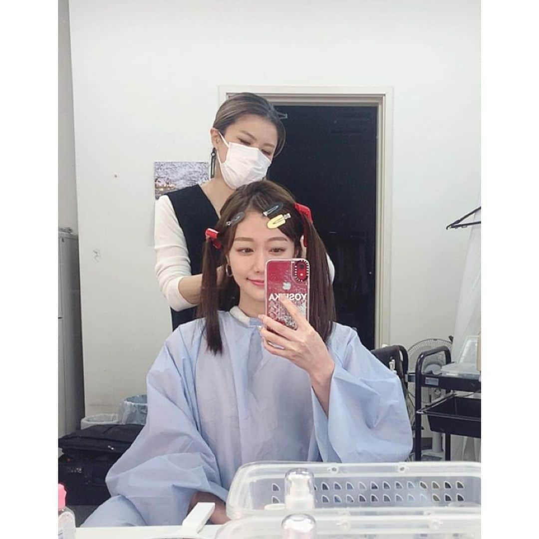 喜多よしかさんのインスタグラム写真 - (喜多よしかInstagram)「阿部さんヘアメイク💄中に﻿ ウルトラの母になったよ🚨﻿ ﻿ NHKひるまえナマら！北海道📺﻿ ご視聴ありがとうございました🙆‍♀️🙇‍♀️﻿ ﻿ また阿部さんとワイワイ飲みたいな〜🥰🍻﻿ コロナが落ち着いたらこんなことしたいなって﻿ したいことリストを考えて﻿ ワクワクして眠りに着きます😴﻿ ﻿ 今週も一週間頑張りましょう🙌❤️﻿ 今日も一日お疲れ様でした🙆‍♀️✨﻿ ﻿ #NHK#ひるまえナマら北海道#ヘアメイク#ウルトラの母#阿部さん#最高のお姉さん#ヘアセット#いつもありがとうございます#北海道#テレビ#美容#メイク#春#4月#月曜日#喜多よしか」4月14日 0時26分 - yoshika_1002_official