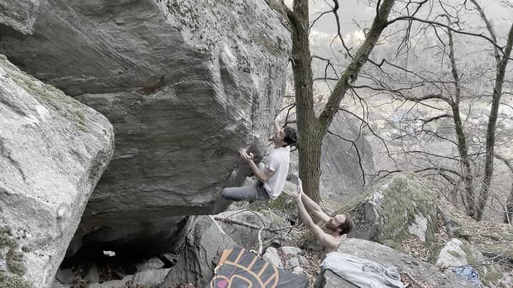 ポール・ロビンソンのインスタグラム：「Reminiscing on good times :) here is a great one from @dave_graham_ up the hill in cevio called, “Rapa Nui,” V12/8A+. It had some super interesting climbing and I’m psyched to have checked out this boulder that doesn’t get that much attention and send it with @jeremy_fullerton ! Video: @lizzy.ellison #bouldering」