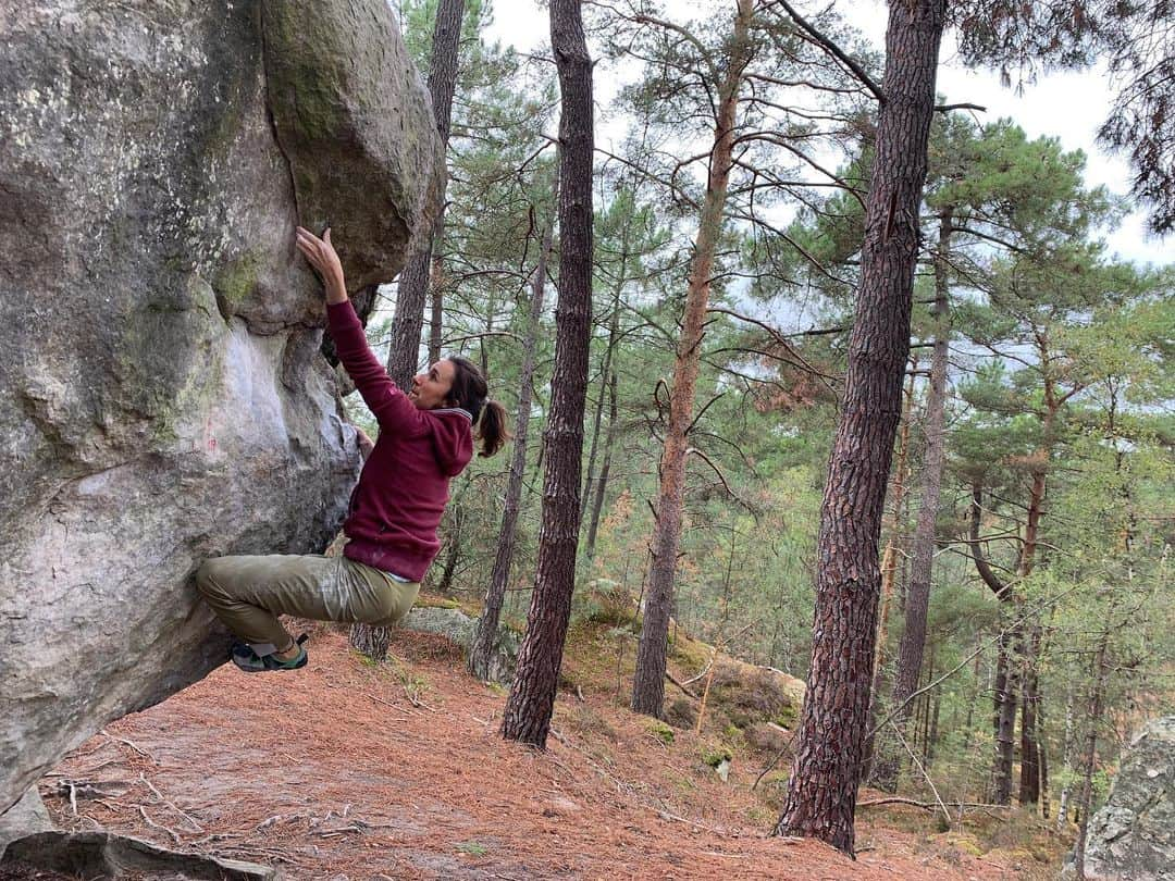 ジュリアン・ワームさんのインスタグラム写真 - (ジュリアン・ワームInstagram)「Few impressions from an awesome weekend-adventure in Font last year with @flowingbody and @lillikiesgen 😍😍! .  @madrockclimbing  @mammut_swiss1862」4月14日 0時23分 - julewurm