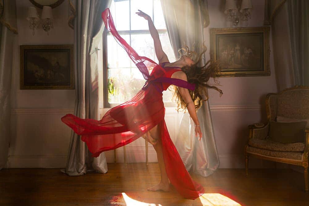 エイトォーラ・トールズドッティルのインスタグラム：「Me when quarantine is finally over ❤ . . Photo by: Dave Stevenson Shot for the Philips commercial」