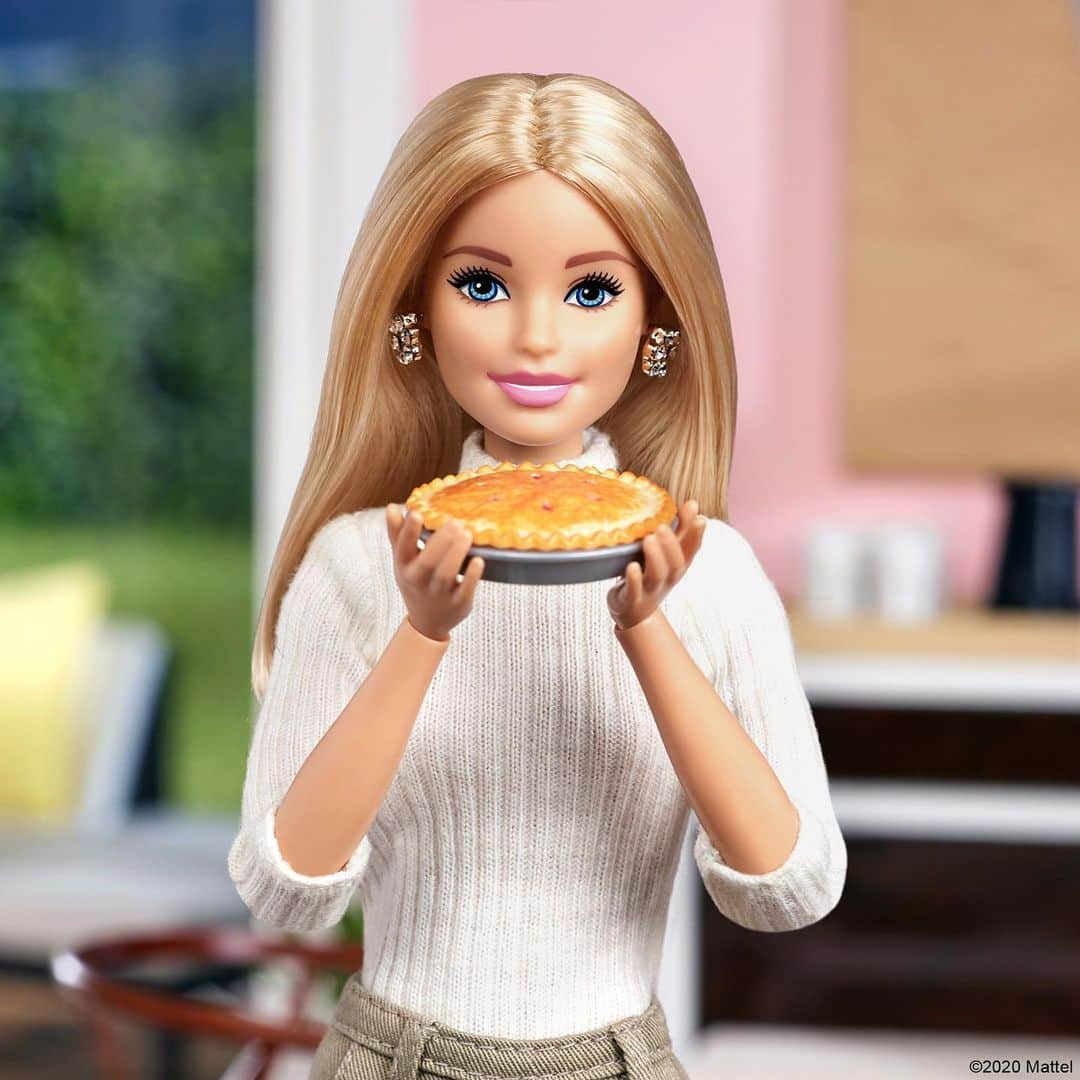 バービーさんのインスタグラム写真 - (バービーInstagram)「I've been told recipe exchanges are back. What are you making? 💞 #barbie #barbiestyle⁠」4月14日 1時31分 - barbiestyle