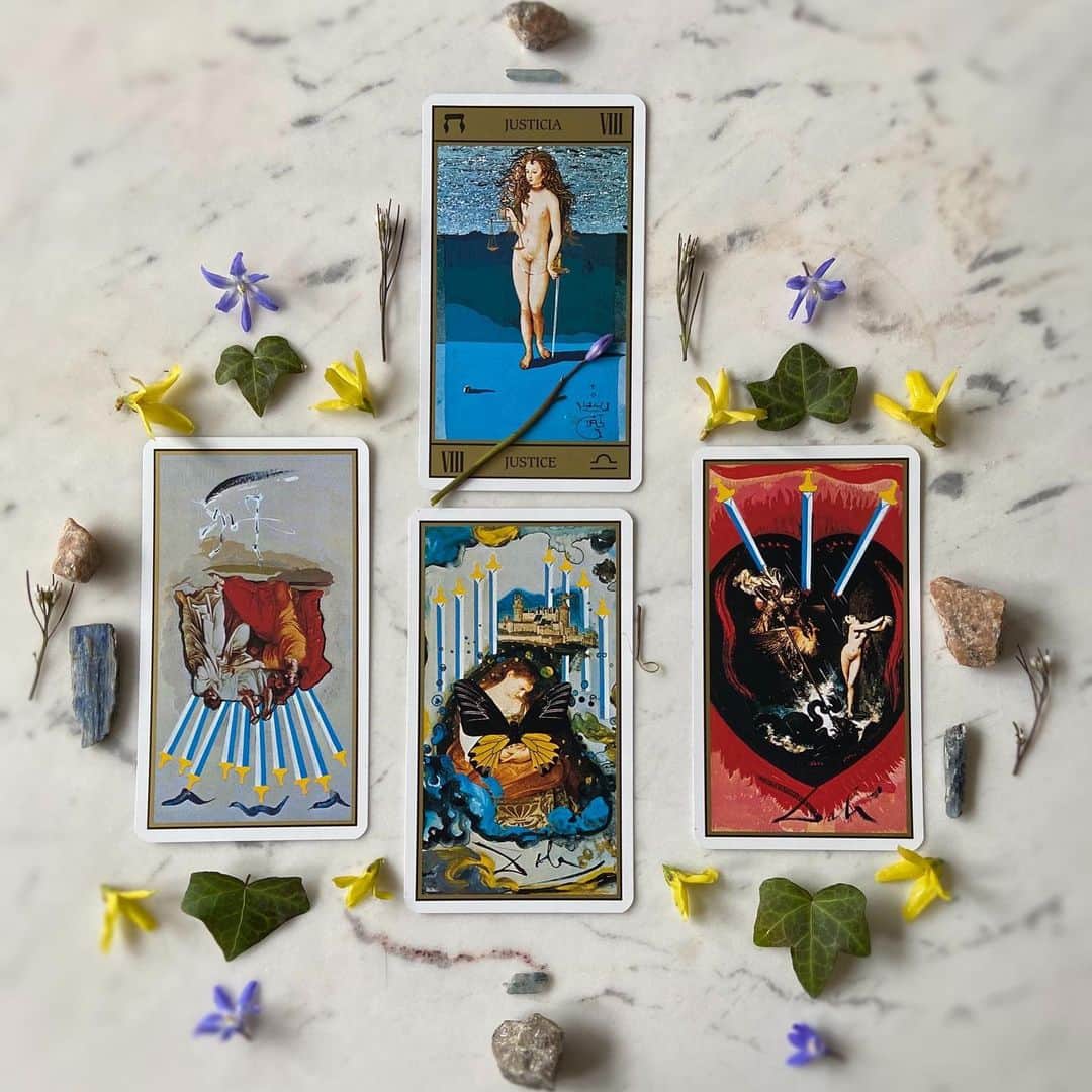 ロビン・ロード・テイラーのインスタグラム：「If you’re looking for spiritual clarity, check out my dear friend Ashley over at @ashes_and_earth. Whatever you believe, her voice is a balm in these fraught times. ❤️」