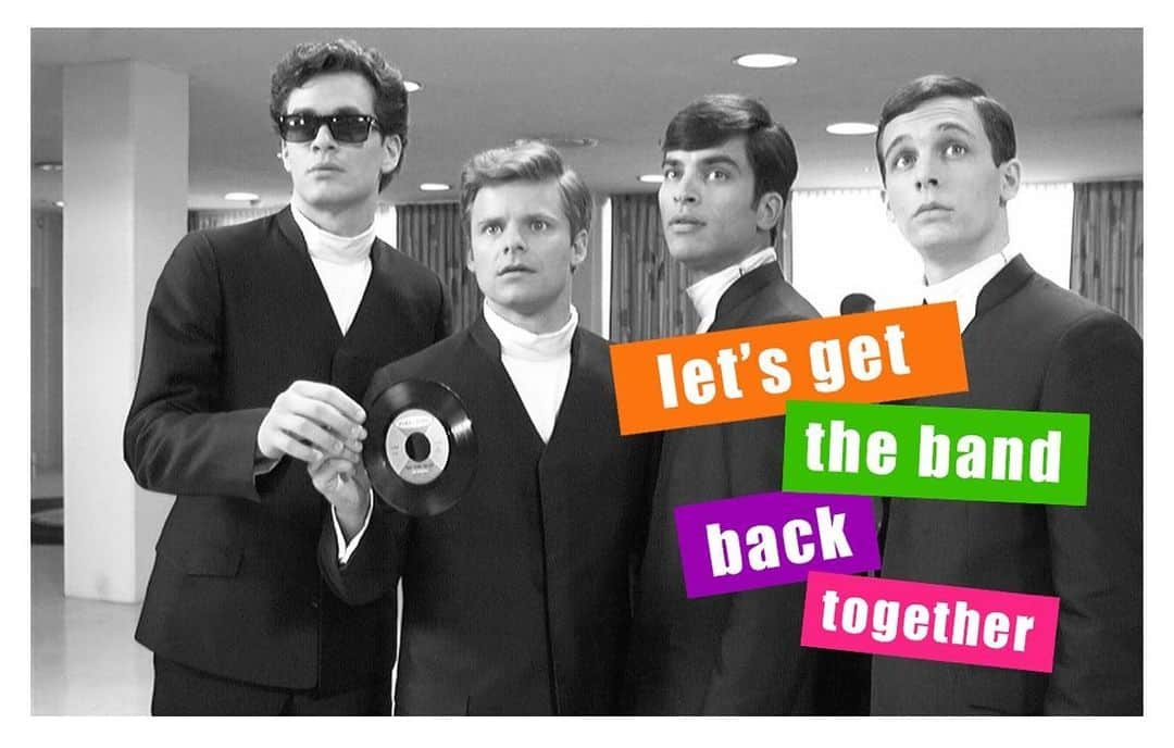 イーサン・エンブリーのインスタグラム：「OH MY GOODNESS!! This Friday, April 17th at 4pm PST/7pm EST THE BAND IS BACK TOGETHER!! We are throwing a community watch party of #ThatThingYouDo and a live streamed YouTube commentary with @johnschaech @tomeverettscott @steve_zahn_for_realzies @misslivalittle myself and many more!! We are going to raise money for MusicCares @musicares #COVIDrelief fund, in honor of #AdamSchlesinger, who wrote and recorded the title song and sadly, passed away last week due to COVID-19. GET YOUR COPY OF THE MOVIE READY, and at 4pmPST/7pmEST, THIS FRIDAY sign on to the YouTube channel LINKED IN MY BIO!  @tomhanks (Photo credit to this image goes to the awesome @phil.caruso !)」