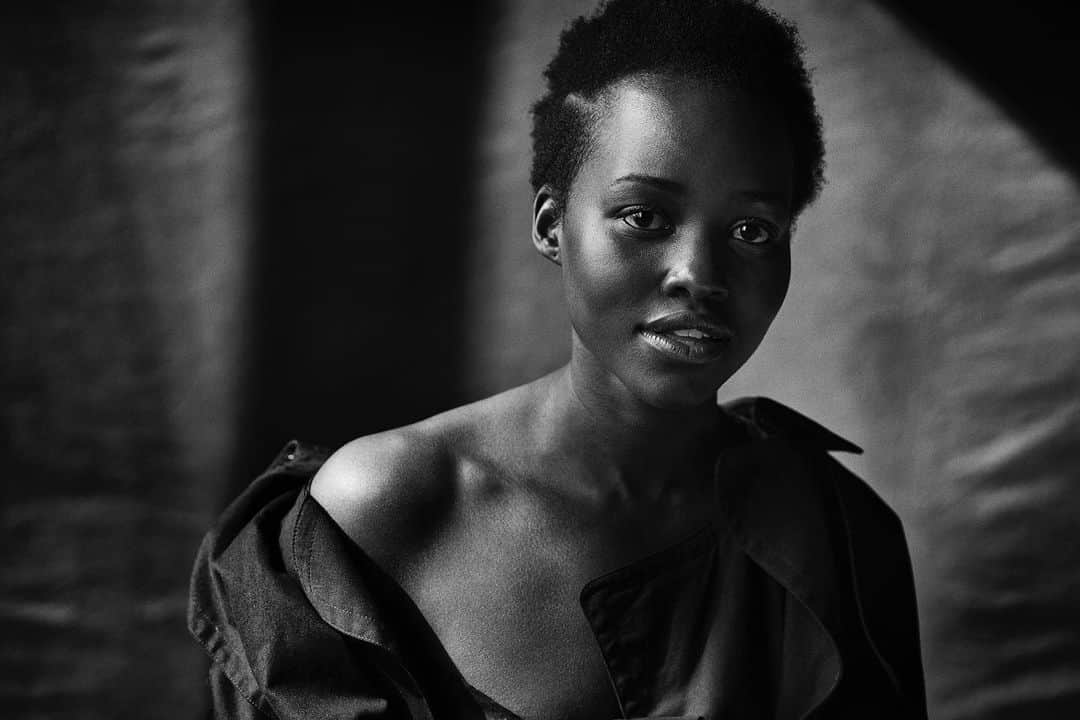 ピーター・リンドバーグさんのインスタグラム写真 - (ピーター・リンドバーグInstagram)「Lupita Nyong'o, New York, 2016 #LindberghStories #LupitaNyongo #TheCal #Pirelli #ShadowsOnTheWall #LindberghBooks #TASCHEN」4月14日 2時16分 - therealpeterlindbergh