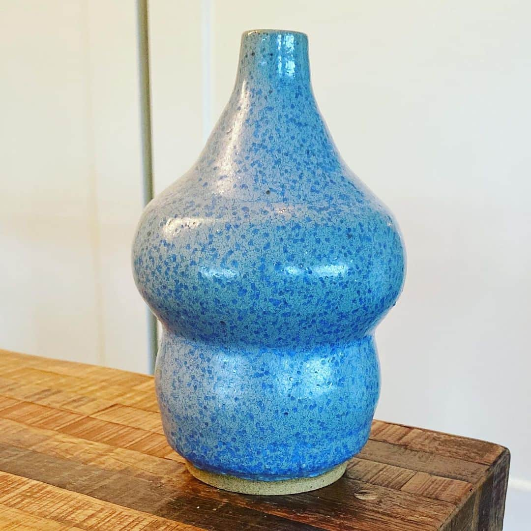 セス・ローゲンさんのインスタグラム写真 - (セス・ローゲンInstagram)「I could not be happier with my newest batch of vases! The glazes actually are doing exactly what I want them to do which is a big thing for me. Yay.」4月14日 3時09分 - sethrogen