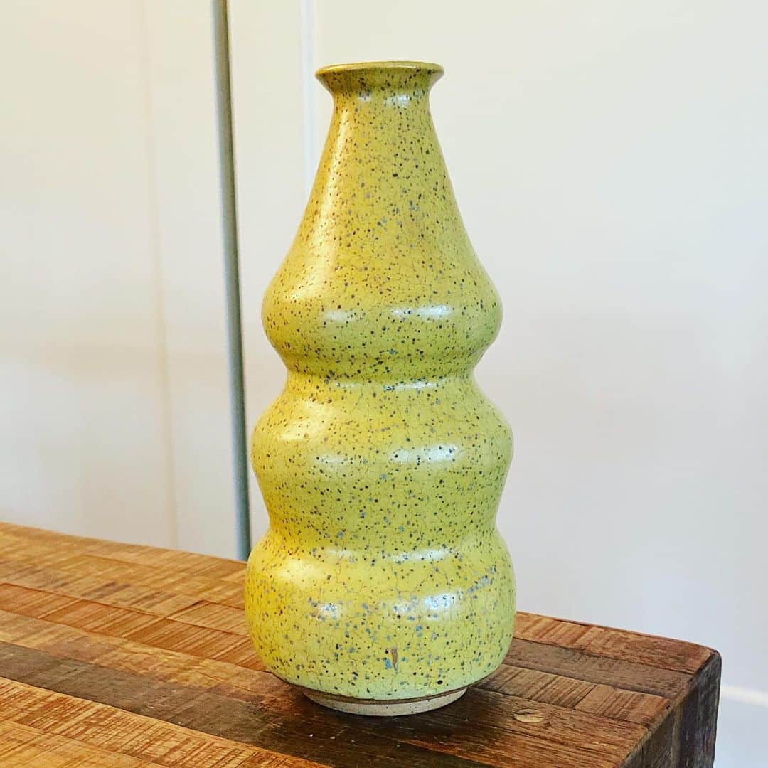 セス・ローゲンさんのインスタグラム写真 - (セス・ローゲンInstagram)「I could not be happier with my newest batch of vases! The glazes actually are doing exactly what I want them to do which is a big thing for me. Yay.」4月14日 3時09分 - sethrogen