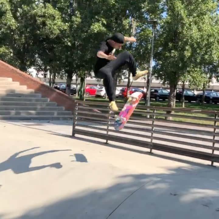 ジェイク・イラーディのインスタグラム：「Barci days 🐉🍋」