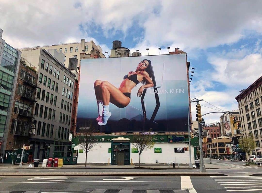 ケンダル・ジェンナーさんのインスタグラム写真 - (ケンダル・ジェンナーInstagram)「@calvinklein in SOHO by @mario_sorrenti」4月14日 3時47分 - kendalljenner