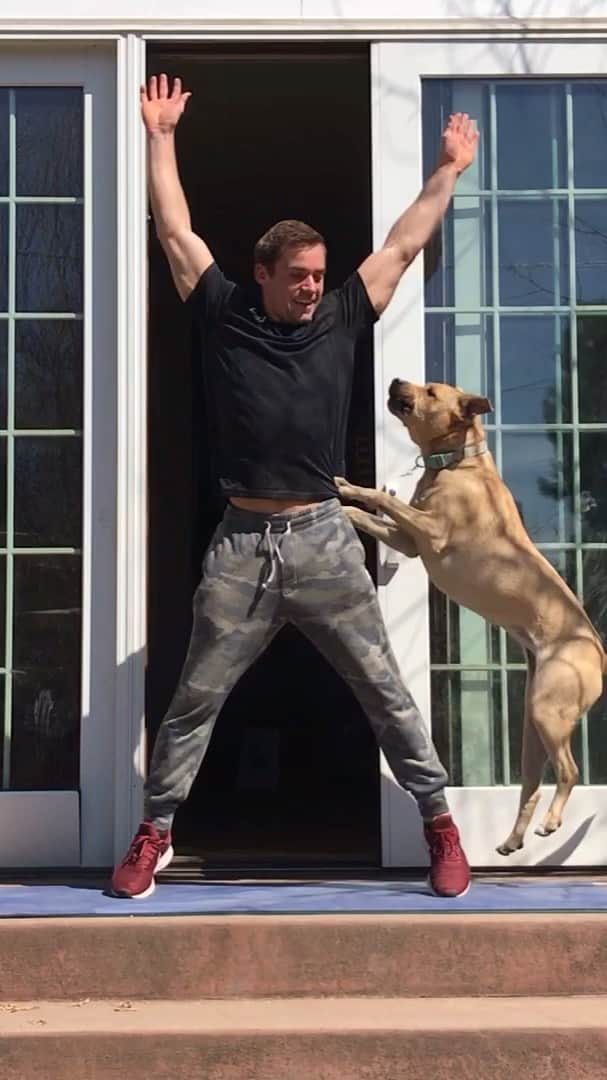サミュエル・ミクラクのインスタグラム：「I do this before I even stretch every day. Helps the muscles warm up through ranges of motion before pushing the muscle fibers to its limits.」