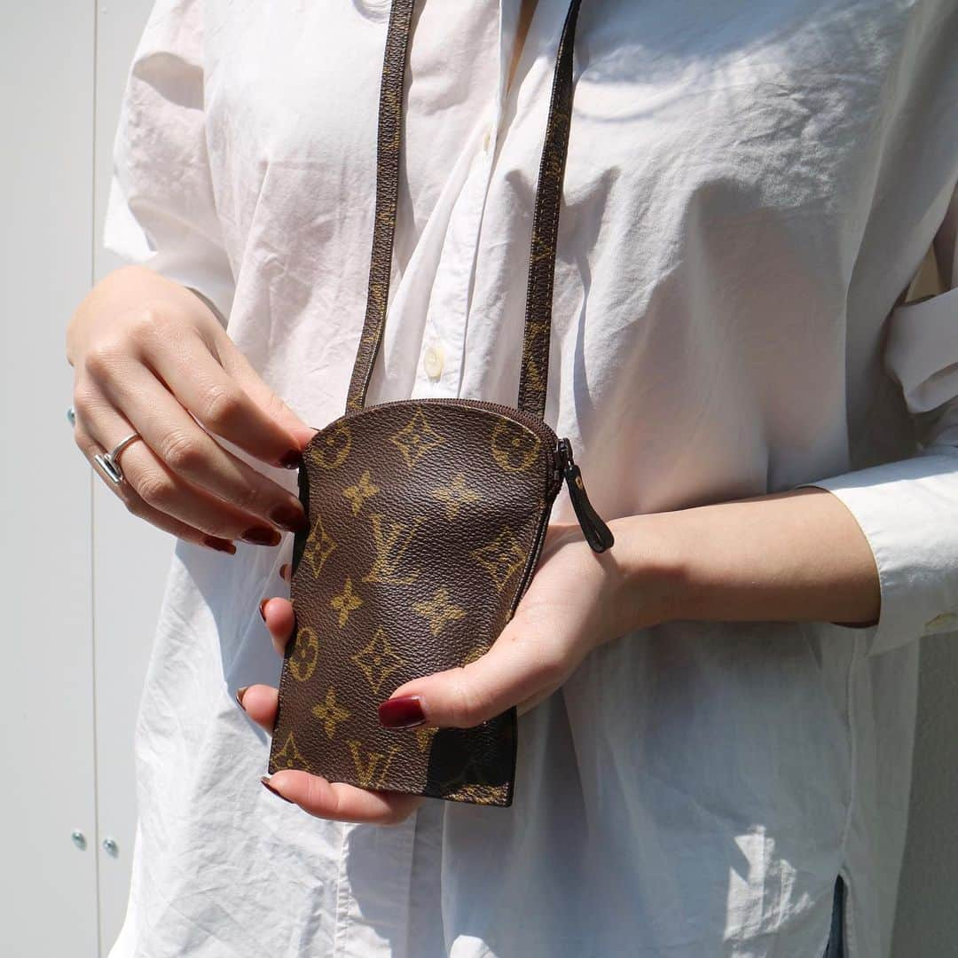 Vintage Brand Boutique AMOREさんのインスタグラム写真 - (Vintage Brand Boutique AMOREInstagram)「Louis Vuitton monogram Pochette secret  This item is only available at the store but we accept orders by DM. Please DM us if you are interested in the item!  #lvsacplat Free Shipping Worldwide✈️ DM for more information ≫ ≫ ≫✉️ info@amorevintagetokyo.com  #ヴィンテージ #ルイヴィトン#ヴィンテージルイヴィトン#ヴィンテージヴィトン #モノグラム  #ヴィンテージブランドブティック #アモーレ #アモーレトーキョー #表参道 #東京 #青山  #vintage #louisvuitton #LV #LVvintage #vintagelouisvuitton  #vuitton #damier #monogram #vintagebrandboutique」4月14日 14時56分 - amore_tokyo