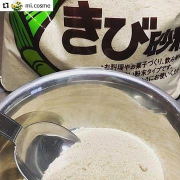 revibloさんのインスタグラム写真 - (revibloInstagram)「★本日の勝手に★﻿ 今回勝手に褒めちゃうのはこちらの投稿♪﻿ ﻿ ﻿ ━･･━･･━･･━･･━･･━･･━﻿ @mi.cosmeさん﻿ ﻿ ﻿ 🌸きび砂糖を使った﻿ 煮豚の春きゃべつぞえを作ってみました🍳﻿ いつもと違うきび砂糖で作る煮豚﻿ どんな風味になるのかとっても楽しみ☺️﻿ ＊﻿ ＊﻿ 〈材料〉﻿ 豚バラブロック　500g﻿ 玉ねぎ  1/2個﻿ 春きゃべつ  1個﻿ うずら卵水煮  8個﻿ 粒マスタード  大さじ1﻿ 塩　少々﻿ 水溶き片栗粉　適量﻿ 〈調味液〉﻿ 水  500cc﻿ 醤油　200cc﻿ 酒  100cc﻿ だし昆布　5g﻿ きび砂糖　大さじ5﻿ ﻿ ①豚バラにタコ糸を巻き、20分茹でて水気を切る﻿ ②鍋に薄切りにした玉ねぎと調味液をいれる。﻿ 沸いたら①の豚バラを入れ、アルミはくをかぶして弱火で30分煮る。﻿ 火を止めて、うずら卵を加えて常温まで冷ます。﻿ ③塩を加えた鍋で春きゃべつをさっと塩茹でし、ザルにあげる﻿ ④一口大に切った豚肉、春きゃべつ、うずら卵を盛り付け、粒マスタードをそえる﻿ ⑤煮汁適量に水溶き片栗粉でとろみをつけ、豚肉にかける。﻿ ﻿ レシピはこちらから﻿ https://kokuuma-homeparty.com﻿ 動画付きでとってもわかりやすいですよ( ◍•㉦•◍ )﻿ ＊﻿ ＊﻿ きび砂糖のコクと、豚の旨味がベストマッチ！！﻿ 普段使っている上白糖の煮豚よりも﻿ まろやかな感じになってとっても美味しかったです💕﻿ 粒マスタードも良いアクセントに✨﻿ しゃきしゃき春きゃべつにタレを絡めると最高〜﻿ 白いご飯も旬の春きゃべつも、もりもり食べられるレシピでした🍚﻿ ＊﻿ お砂糖１つでこんなに料理の仕上がりがかわるなんてビックリ‼️﻿ きび砂糖はミネラル分が残っているので﻿ 独特のコクが仕上がりにあらわれたのかな✨﻿ サラサラの粉末状なので計量しやすく、﻿ お料理にもお菓子作りにも幅広く使えそう🧇﻿ まろやかな甘さを出したいときに使いたいなと思いました☺️﻿ ﻿ ﻿ ━･･━･･━･･━･･━･･━･･━﻿ ﻿ ＜写真＞﻿ ★★★★★﻿ ついついよだれがじゅるりしてしまうこちらの煮豚！なんておいしそうなんでしょうか！﻿ つやつやと光る厚切りのお肉…、贅沢に盛られたうずらの卵と彩りを添えるキャベツがが食欲をそそりますね！﻿ 2枚目では今回のお料理のキメテとなる「きび砂糖」を動画でご紹介してくださり、3枚目からはお料理本さながらのわかりやすさで調理過程をご紹介してくださりました。﻿ ここまで、料理の工程がわかりやすいお写真ははじめてなのでは？！というくらいだったので、私自身も作ってみたい！！と、思ってしまいました！﻿ ﻿ ﻿ ＜キャプション＞﻿ ★★★★★﻿ キャプションも、お写真とリンクしてわかりやすく書いてくださり、ありがとうございました！﻿ 材料から手順まで、簡潔にわかりやすく書かれておんり、すごく参考にしやすいキャプションでした！﻿ また、本商品の美味しさを、巧みなコメントで表現していただき光栄でした😊﻿ さらに、本商品での料理の幅をひろげるアイディアも描かれていたので、こちらのキャプションだけで得をした気分になれるのも良いポイントでした！！﻿ ﻿ @mi.cosmeさん、ご応募ありがとうございました！！🥰﻿ ﻿ ﻿ ━･･━･･━･･━･･━･･━･･━﻿ #体験 #モニター #プチ贅沢 #クチコミ #レビューブログ #会員募集中 #きび砂糖 #お料理 #自炊 ＃レシピ #クッキング」4月14日 15時07分 - trami_ig