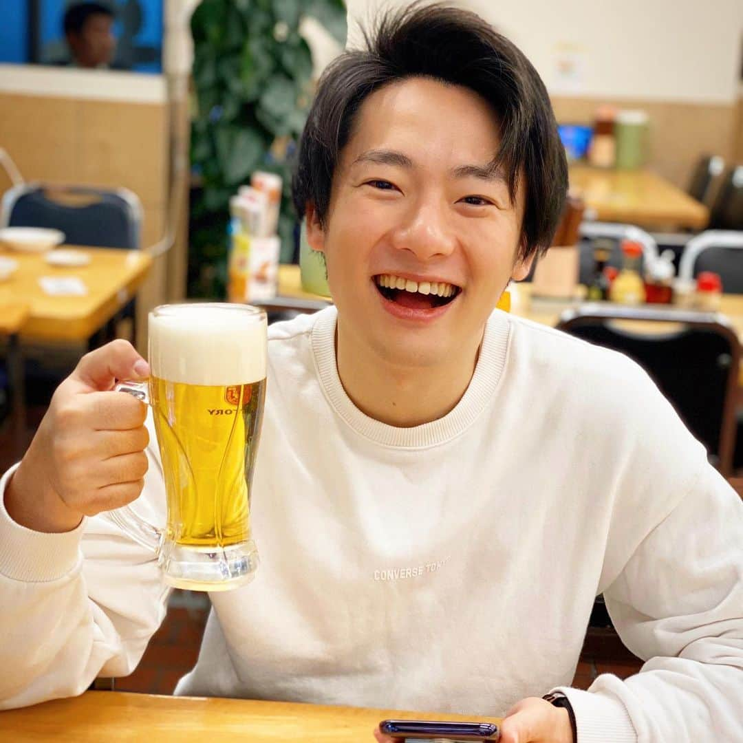 市原朋彦のインスタグラム：「突然ですが、 本日21:00〜22:00開始ぐらいで 初のインスタライブをやろうかなと📺  ゆるーっと配信するので、よかったら観てね😊  #instalive #インスタライブ  #生配信」