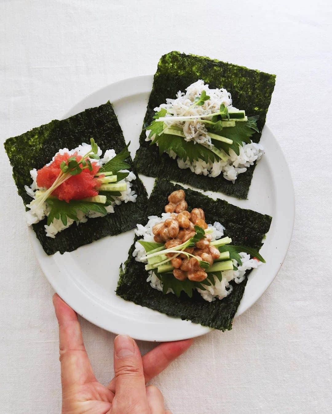 樋口正樹さんのインスタグラム写真 - (樋口正樹Instagram)「Temaki Sushi . 朝食の手巻き。 納豆、しらす、 明太子の３種。 . . #朝ごはん #手巻き寿司 #手巻き #朝の手巻き寿司 #朝手巻き #手巻きスタイル #納豆 #しらす #辛子明太子 #のせるだけ #temaki #temakisushi」4月14日 7時52分 - higuccini