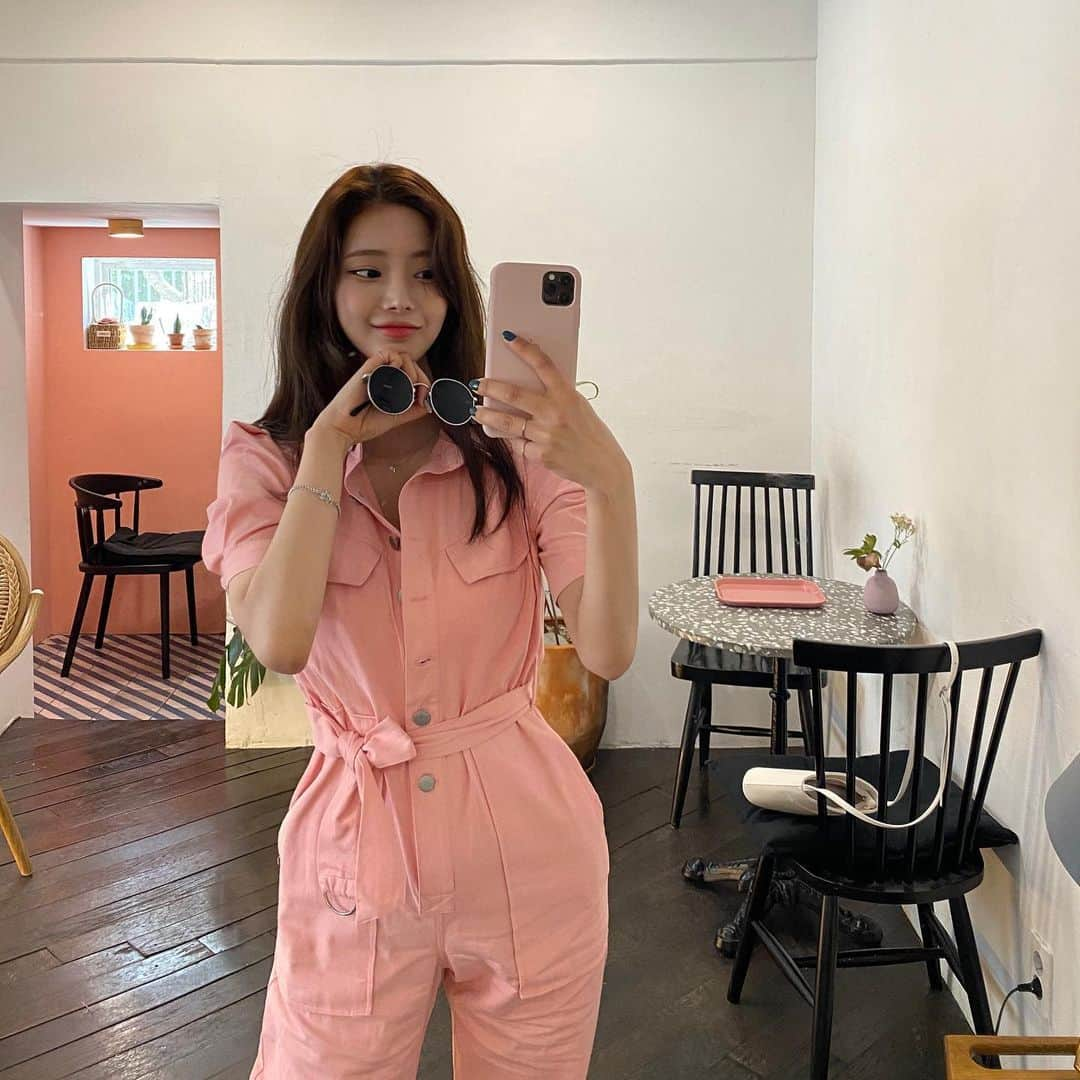 Chuuさんのインスタグラム写真 - (ChuuInstagram)「어깨셔링으로 러블리해💕 #chuuseoul」4月14日 8時01分 - chuu_official