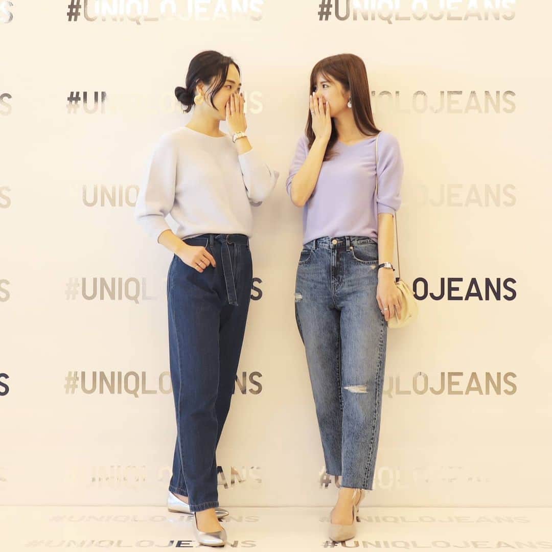 Eri Satoのインスタグラム：「2月初めの投稿しそびれてた写真を😂 UNIQLOのデニムの展示会に行った時の。 はるかちゃんと2ヶ月も会えなかった日なんてここ数年なかった気がするんだけど😰笑 · 私が穿いてるのは #ベルテッドプリーツジーンズ 2枚目の通りウエストにタックが入ってて、ベルト付きなのが可愛いかった😘 ベルトはこうやって結ぶと落ち着きが良いよ👍 はるかちゃんが穿いてるのは #スラウチテーパードアンクルジーンズ ダメージと色合いが素敵👏 · 5枚目の #ハイライズスーパーワイドジーンズ は夏でも穿けそうな生地の軽さが良かったです！ 6枚目のマタニティデニムは背中が伸縮性のあるデニムなのでかがんだ時にもマタニティデニム感がなくて良さそう🙆🏻👌✨ ·  とにかく脚が長く見えるデニムだらけだったよー！ 今からでも参考になれば😂笑 · #展示会#UNIQLO#ユニクロ#mamagirl#locari#コーディネート#ママコーデ#ママファッション #ママモデル #l4like #instagood#outfit #simple #coordinate#ユニジョ#ユニデニ  #fashion #casual #コーデ#シンプルファッション#カジュアル #style #お洒落さんと繋がりたい #code #ファッション#ootd」