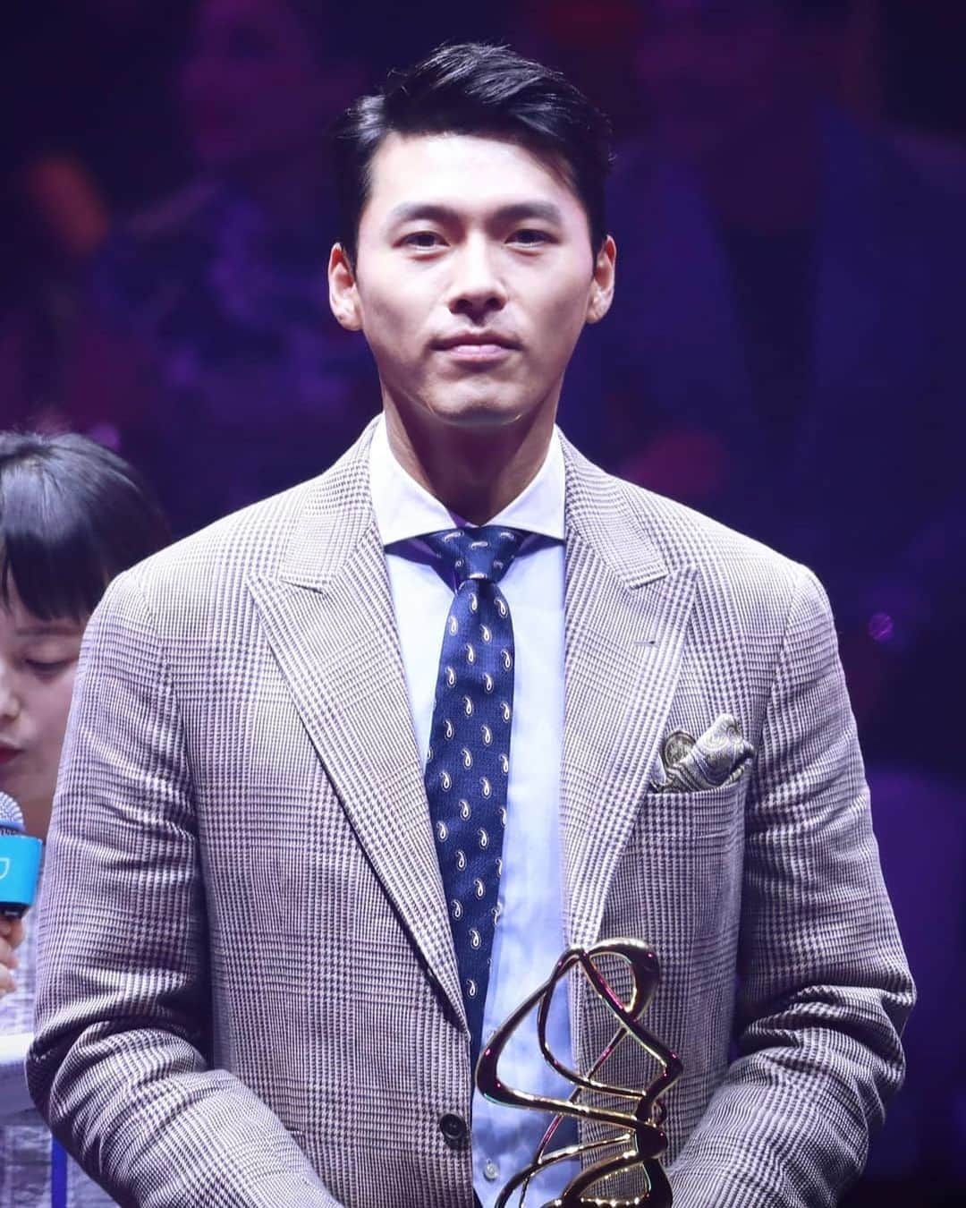 ヒョンビンのインスタグラム：「[2019.07.26] WATSONS HWB AWARDS 2019.  It’s the Health, Wellness and Beauty awards; Hyun Bin was there as Mediheal ambassador. —— #hyunbin #현빈 #ヒョンビン #玄彬」