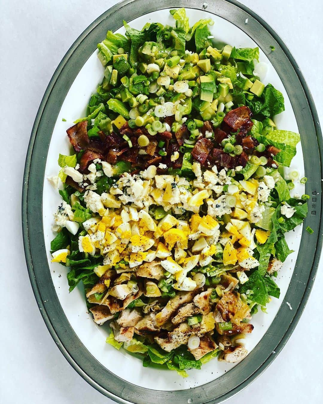 グウィネス・パルトローさんのインスタグラム写真 - (グウィネス・パルトローInstagram)「Today’s lunch chopped salad was a classic Cobb. These are so easy to do with whatever you have in the fridge, really. I grilled chicken breast, pan fried bacon and hard boiled eggs while I washed and chopped the rest. Avocado, blue cheese and scallions. Served with my standby vinaigrette.  2 teaspoons Dijon mustard 2 teaspoons real maple syrup  1/4 red wine vinegar  2 tablespoons vegetable oil  1/2 cup extra virgin olive oil  Coarse salt Pepper  Whisk together mustard, maple syrup and vinegar. Slowly whisk in oils, and season to taste with salt and pepper」4月14日 9時23分 - gwynethpaltrow