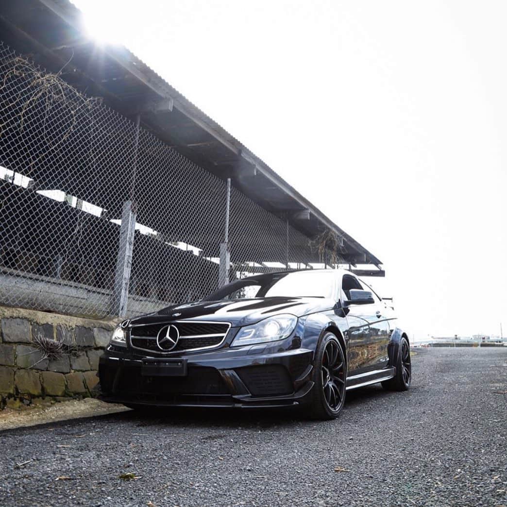 CarsWithoutLimitsさんのインスタグラム写真 - (CarsWithoutLimitsInstagram)「Mercedes C63 Black Series 🎧 Owner @duttongarage  #carswithoutlimits #mercedes」4月14日 9時45分 - carswithoutlimits