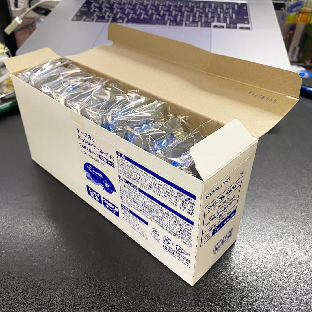 高畑正幸さんのインスタグラム写真 - (高畑正幸Instagram)「#今日の文具  定番品の補充。 コクヨ「ドットライナーホールド 詰め替えテープ 10個パック」」4月14日 9時39分 - bungu_o